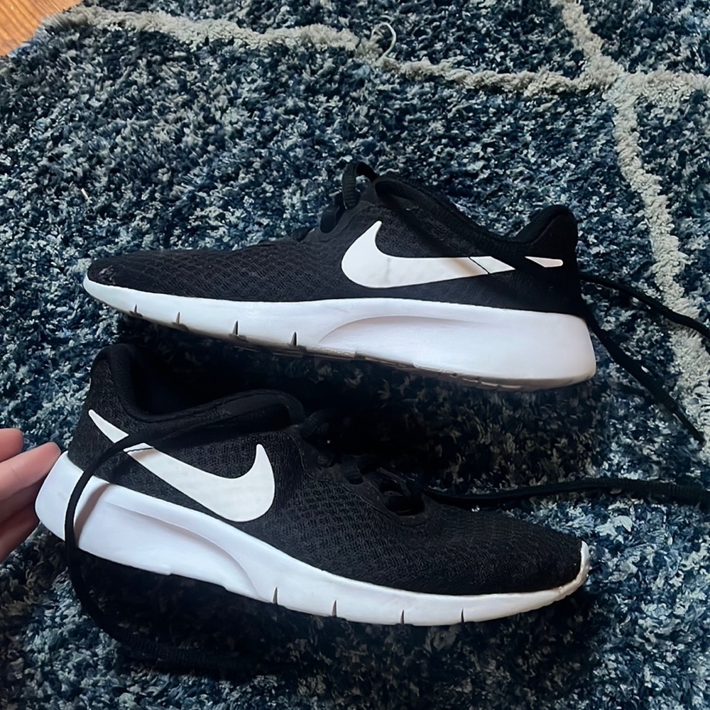 Nike Roshe sneakers black size 4